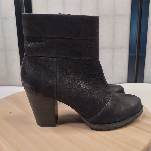 Clarks Artisan Black Leather Ankle Block Heel Boots Booties Women US 7M - Picture 1 of 11